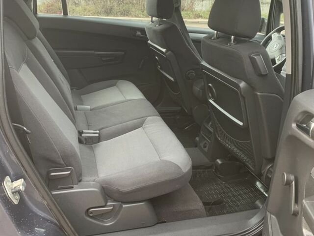 Серый Опель Зафира, объемом двигателя 1.9 л и пробегом 345 тыс. км за 3400 $, фото 4 на Automoto.ua