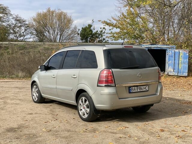 Серый Опель Зафира, объемом двигателя 1.8 л и пробегом 182 тыс. км за 6000 $, фото 2 на Automoto.ua