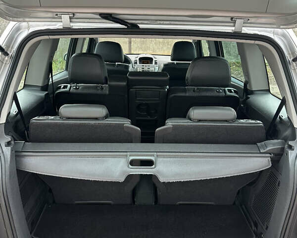 Серый Опель Зафира, объемом двигателя 1.8 л и пробегом 197 тыс. км за 5999 $, фото 5 на Automoto.ua