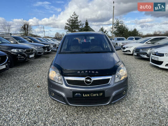 Серый Опель Зафира, объемом двигателя 2.2 л и пробегом 285 тыс. км за 4200 $, фото 4 на Automoto.ua