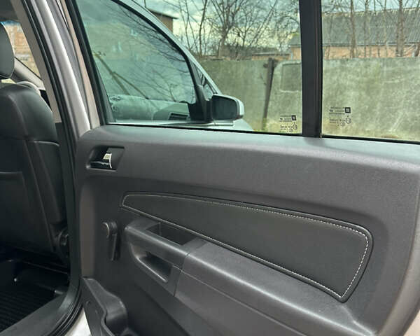 Серый Опель Зафира, объемом двигателя 1.8 л и пробегом 197 тыс. км за 5999 $, фото 11 на Automoto.ua