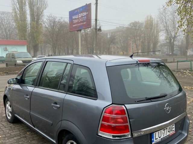 Серый Опель Зафира, объемом двигателя 1.6 л и пробегом 250 тыс. км за 2900 $, фото 2 на Automoto.ua