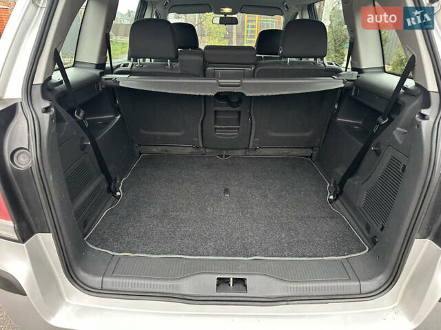 Серый Опель Зафира, объемом двигателя 1.6 л и пробегом 217 тыс. км за 5950 $, фото 50 на Automoto.ua