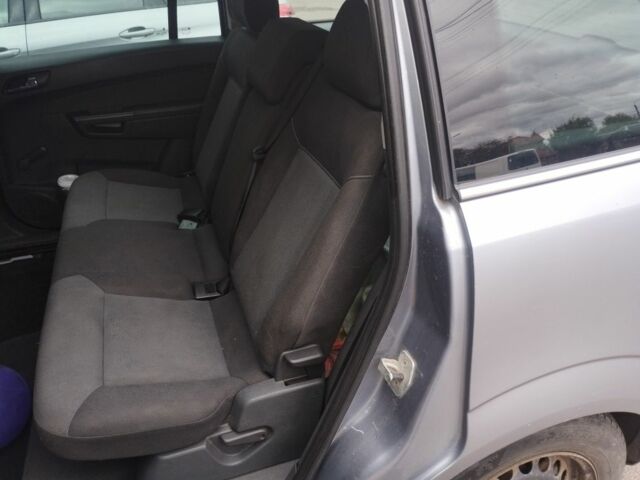 Серый Опель Зафира, объемом двигателя 1.6 л и пробегом 260 тыс. км за 4400 $, фото 9 на Automoto.ua