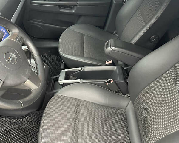 Серый Опель Зафира, объемом двигателя 2.2 л и пробегом 215 тыс. км за 8200 $, фото 33 на Automoto.ua