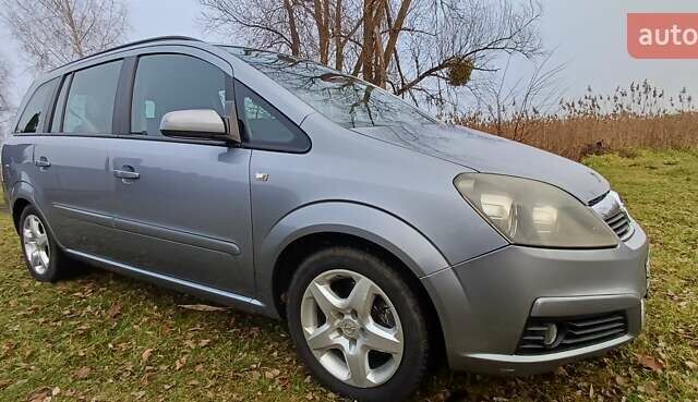 Серый Опель Зафира, объемом двигателя 1.9 л и пробегом 240 тыс. км за 4200 $, фото 16 на Automoto.ua