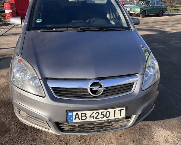 Серый Опель Зафира, объемом двигателя 1.8 л и пробегом 290 тыс. км за 5800 $, фото 1 на Automoto.ua