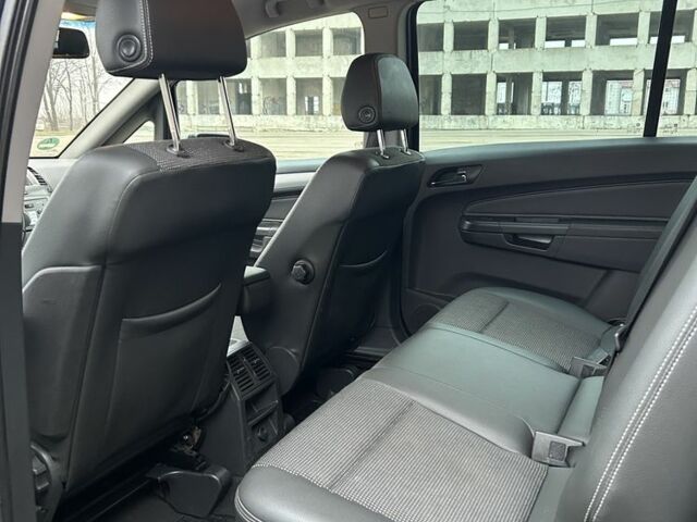 Сірий Опель Зафіра, об'ємом двигуна 1.9 л та пробігом 306 тис. км за 2300 $, фото 7 на Automoto.ua