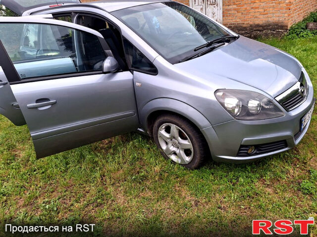 Серый Опель Зафира, объемом двигателя 1.6 л и пробегом 323 тыс. км за 4100 $, фото 2 на Automoto.ua