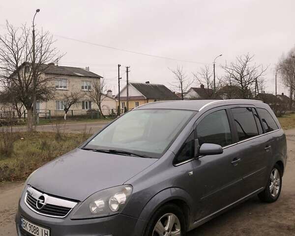 Серый Опель Зафира, объемом двигателя 1.9 л и пробегом 300 тыс. км за 4950 $, фото 1 на Automoto.ua