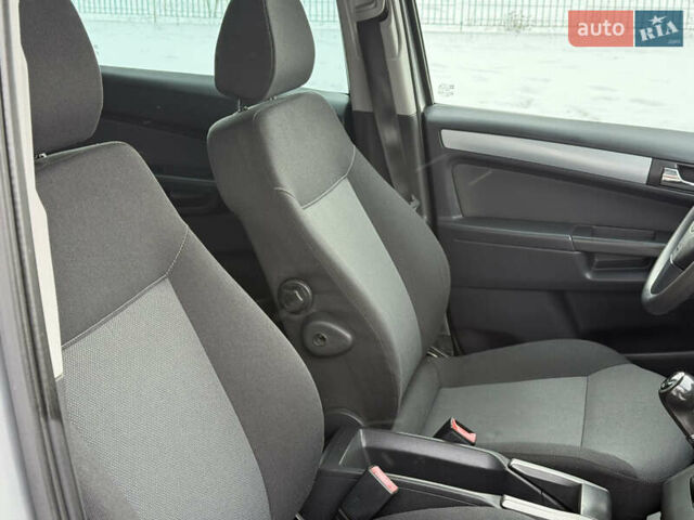 Сірий Опель Зафіра, об'ємом двигуна 1.6 л та пробігом 237 тис. км за 6000 $, фото 66 на Automoto.ua