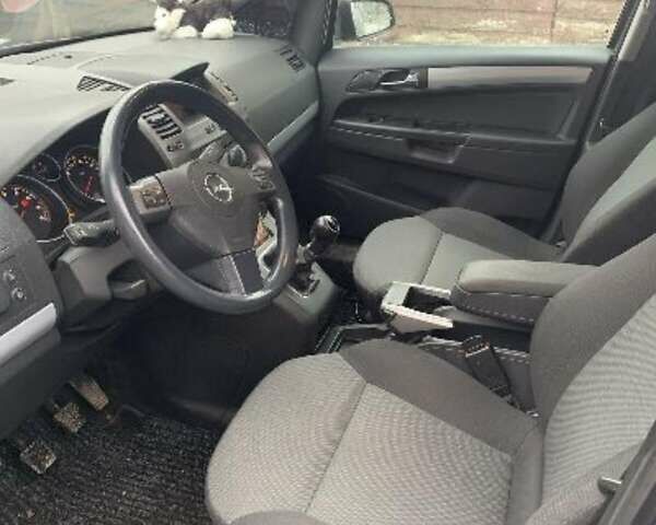 Серый Опель Зафира, объемом двигателя 1.6 л и пробегом 269 тыс. км за 5350 $, фото 4 на Automoto.ua