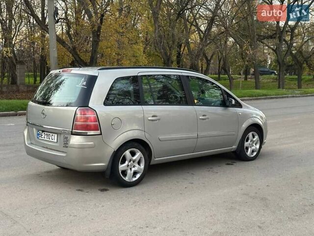 Серый Опель Зафира, объемом двигателя 1.8 л и пробегом 327 тыс. км за 4100 $, фото 3 на Automoto.ua