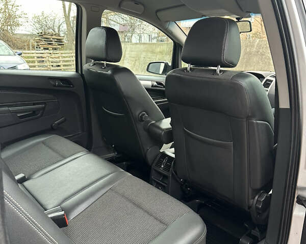 Серый Опель Зафира, объемом двигателя 1.8 л и пробегом 197 тыс. км за 5999 $, фото 10 на Automoto.ua