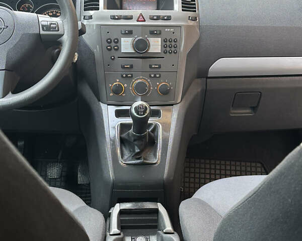 Серый Опель Зафира, объемом двигателя 1.8 л и пробегом 255 тыс. км за 5199 $, фото 35 на Automoto.ua