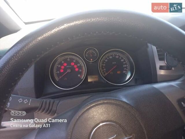 Серый Опель Зафира, объемом двигателя 1.8 л и пробегом 459 тыс. км за 5450 $, фото 1 на Automoto.ua