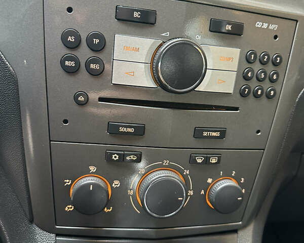 Серый Опель Зафира, объемом двигателя 1.8 л и пробегом 255 тыс. км за 5199 $, фото 29 на Automoto.ua