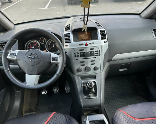 Серый Опель Зафира, объемом двигателя 1.9 л и пробегом 404 тыс. км за 2250 $, фото 8 на Automoto.ua