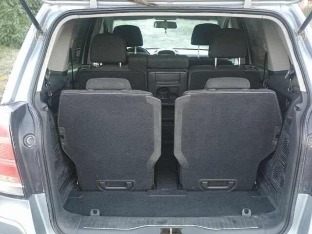 Серый Опель Зафира, объемом двигателя 1.9 л и пробегом 277 тыс. км за 5700 $, фото 1 на Automoto.ua