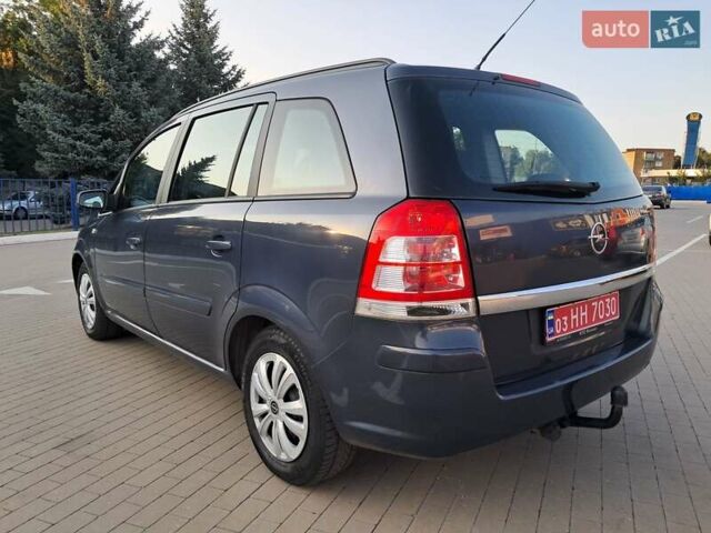 Серый Опель Зафира, объемом двигателя 1.6 л и пробегом 189 тыс. км за 5000 $, фото 5 на Automoto.ua