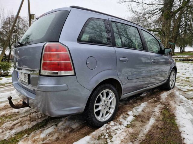 Серый Опель Зафира, объемом двигателя 1.9 л и пробегом 220 тыс. км за 3500 $, фото 2 на Automoto.ua