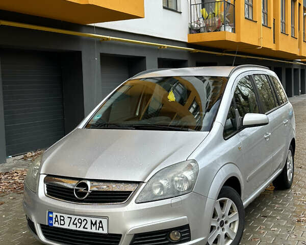 Серый Опель Зафира, объемом двигателя 1.8 л и пробегом 255 тыс. км за 5199 $, фото 6 на Automoto.ua