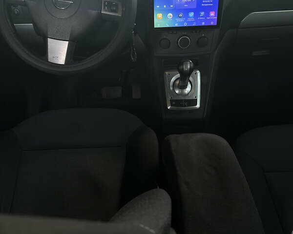 Серый Опель Зафира, объемом двигателя 1.8 л и пробегом 185 тыс. км за 5500 $, фото 5 на Automoto.ua