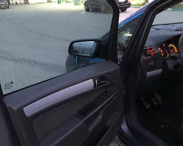 Серый Опель Зафира, объемом двигателя 1.9 л и пробегом 213 тыс. км за 6000 $, фото 8 на Automoto.ua
