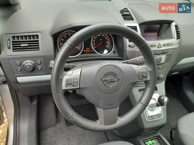Серый Опель Зафира, объемом двигателя 1.8 л и пробегом 188 тыс. км за 6350 $, фото 12 на Automoto.ua