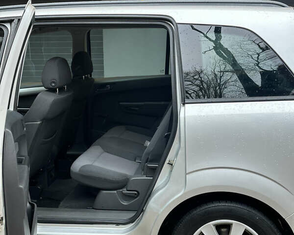 Серый Опель Зафира, объемом двигателя 1.8 л и пробегом 255 тыс. км за 5199 $, фото 43 на Automoto.ua