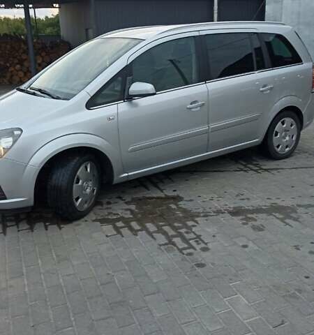 Серый Опель Зафира, объемом двигателя 1.6 л и пробегом 197 тыс. км за 6050 $, фото 2 на Automoto.ua