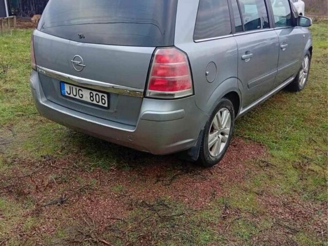 Серый Опель Зафира, объемом двигателя 1.9 л и пробегом 340 тыс. км за 2299 $, фото 2 на Automoto.ua