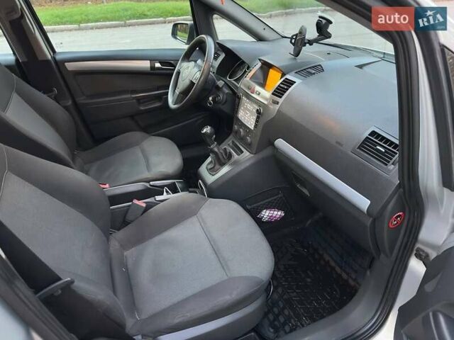 Серый Опель Зафира, объемом двигателя 1.8 л и пробегом 327 тыс. км за 4100 $, фото 9 на Automoto.ua