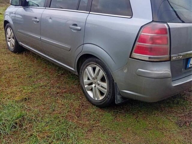 Серый Опель Зафира, объемом двигателя 1.9 л и пробегом 340 тыс. км за 2299 $, фото 3 на Automoto.ua