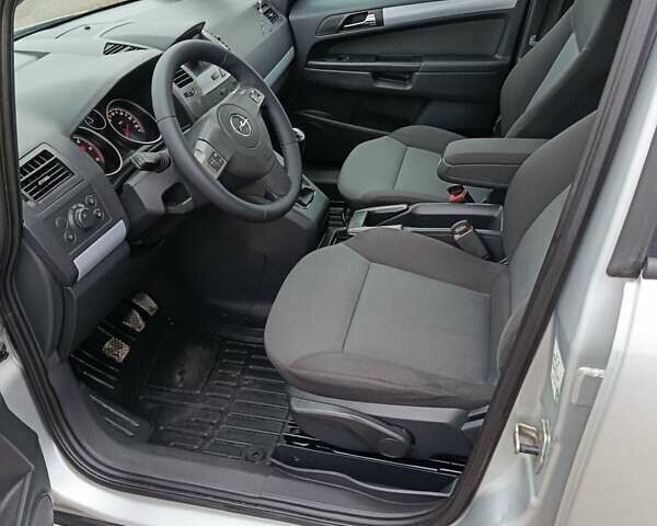 Серый Опель Зафира, объемом двигателя 1.9 л и пробегом 240 тыс. км за 5950 $, фото 8 на Automoto.ua