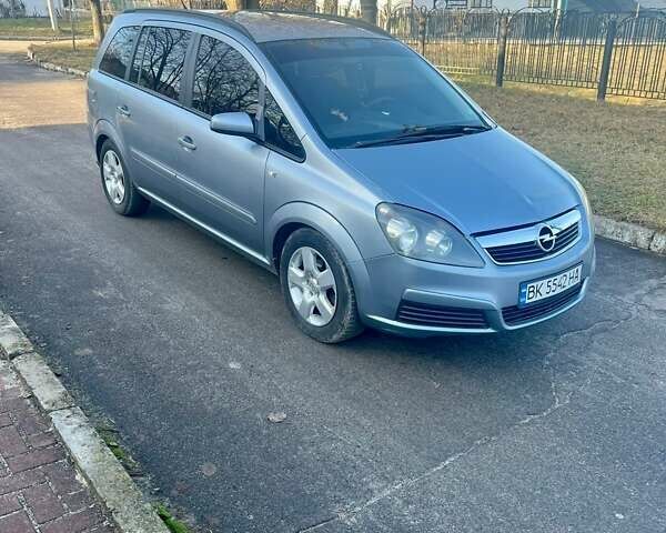 Серый Опель Зафира, объемом двигателя 1.6 л и пробегом 300 тыс. км за 5200 $, фото 2 на Automoto.ua