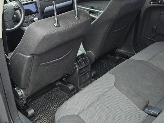 Серый Опель Зафира, объемом двигателя 1.6 л и пробегом 287 тыс. км за 4500 $, фото 8 на Automoto.ua