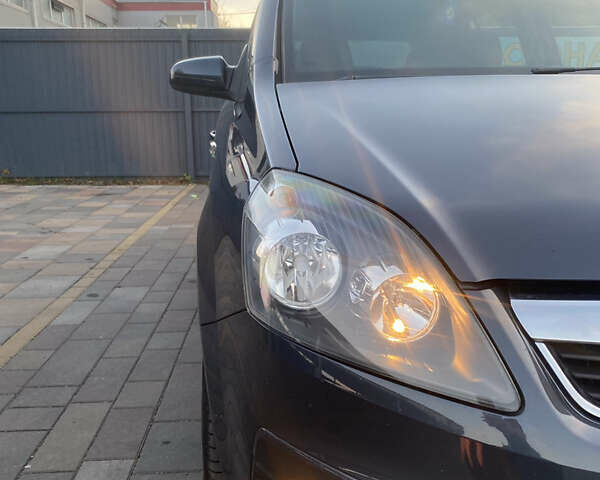 Серый Опель Зафира, объемом двигателя 1.8 л и пробегом 217 тыс. км за 5600 $, фото 12 на Automoto.ua