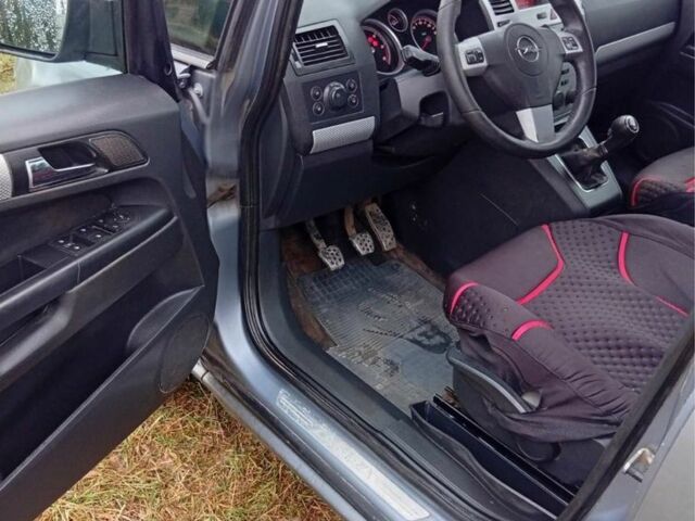 Серый Опель Зафира, объемом двигателя 1.9 л и пробегом 340 тыс. км за 2299 $, фото 5 на Automoto.ua