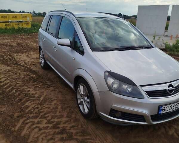 Серый Опель Зафира, объемом двигателя 1.6 л и пробегом 109 тыс. км за 5555 $, фото 1 на Automoto.ua