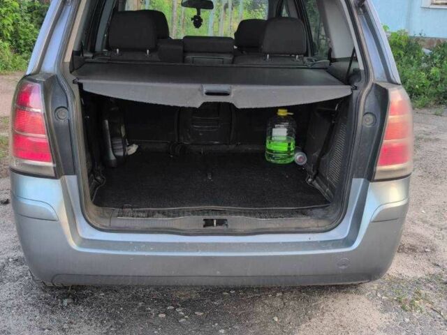 Серый Опель Зафира, объемом двигателя 1.9 л и пробегом 372 тыс. км за 2800 $, фото 5 на Automoto.ua