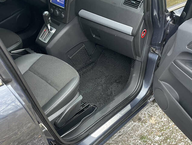 Серый Опель Зафира, объемом двигателя 2.2 л и пробегом 215 тыс. км за 8200 $, фото 39 на Automoto.ua