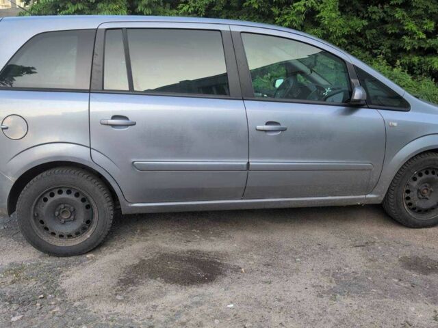 Серый Опель Зафира, объемом двигателя 1.9 л и пробегом 372 тыс. км за 2800 $, фото 3 на Automoto.ua