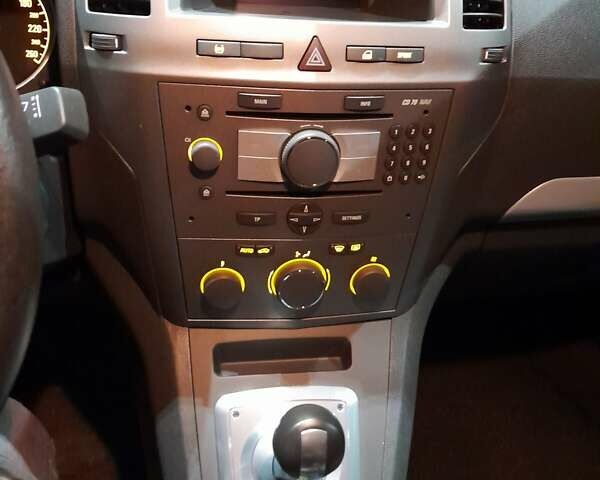 Серый Опель Зафира, объемом двигателя 1.8 л и пробегом 188 тыс. км за 6350 $, фото 6 на Automoto.ua