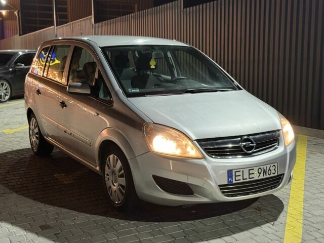 Серый Опель Зафира, объемом двигателя 1.9 л и пробегом 282 тыс. км за 3000 $, фото 3 на Automoto.ua