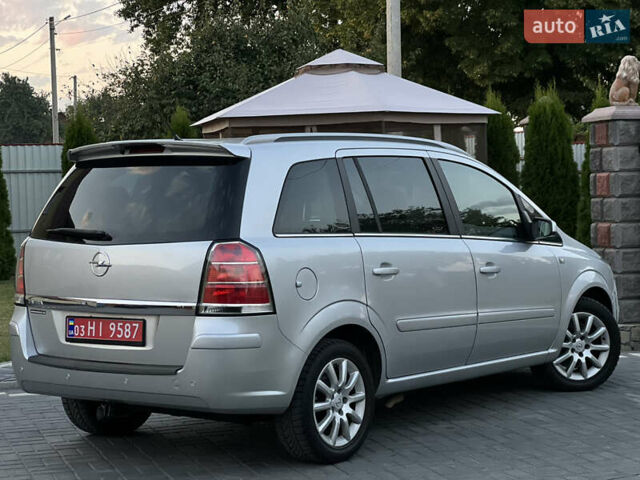 Серый Опель Зафира, объемом двигателя 1.6 л и пробегом 170 тыс. км за 5100 $, фото 11 на Automoto.ua