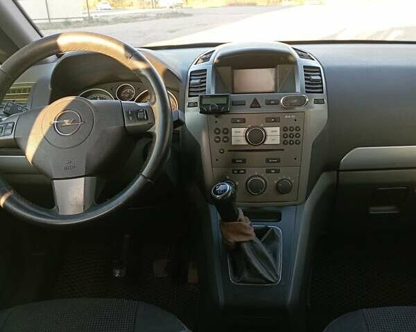 Серый Опель Зафира, объемом двигателя 1.91 л и пробегом 341 тыс. км за 4750 $, фото 1 на Automoto.ua