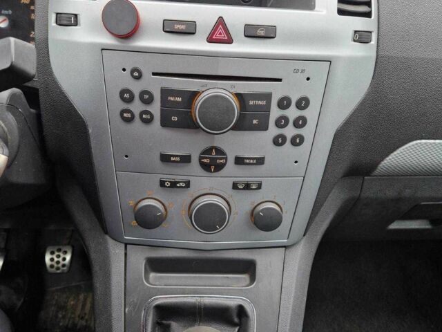 Серый Опель Зафира, объемом двигателя 1.9 л и пробегом 220 тыс. км за 3500 $, фото 4 на Automoto.ua