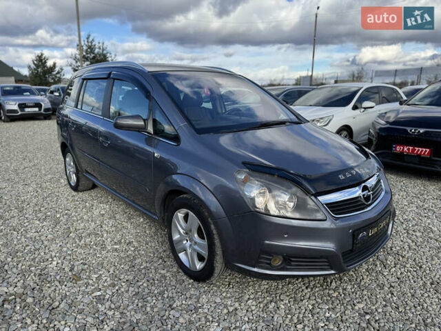 Серый Опель Зафира, объемом двигателя 2.2 л и пробегом 285 тыс. км за 4200 $, фото 1 на Automoto.ua