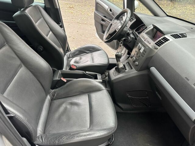 Серый Опель Зафира, объемом двигателя 1.9 л и пробегом 280 тыс. км за 3250 $, фото 14 на Automoto.ua